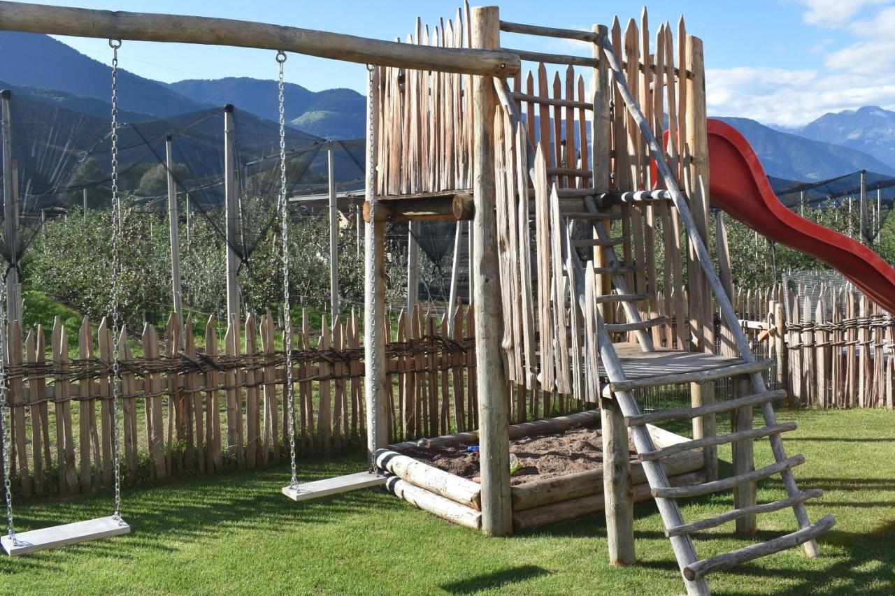 Feldhof Vilpian- Urlaub Auf Dem Bauernhof Apartment Bagian luar foto